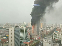 突发：山东潍坊联通大厦着火！